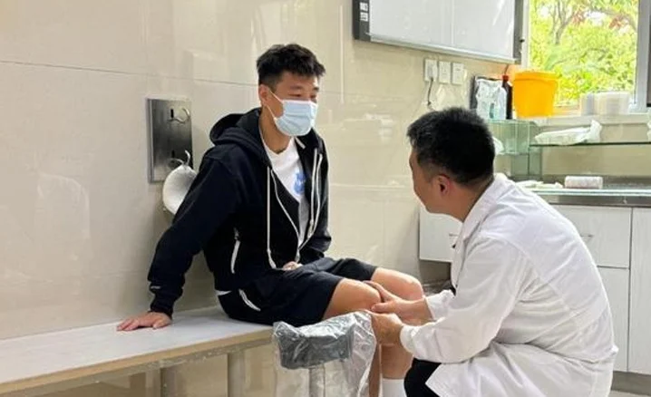 在场下她通